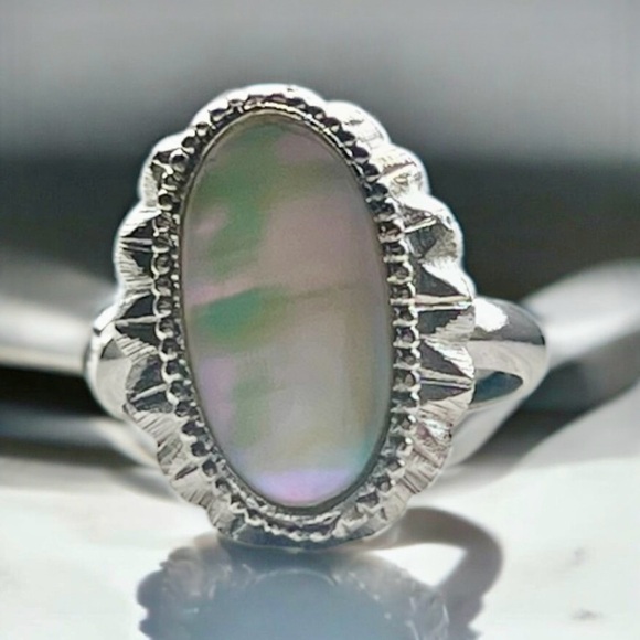 Vintage 1950’s “Whiting & Davis” Mother-of-Pearl Parure Jewelry Set - Picture 8 of 10